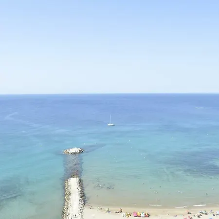 Infinite View / Vista Infinita Κάλπε